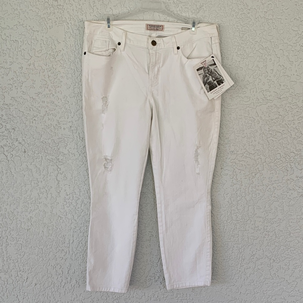 Guess Women's White Straight Leg crop mid style size 31